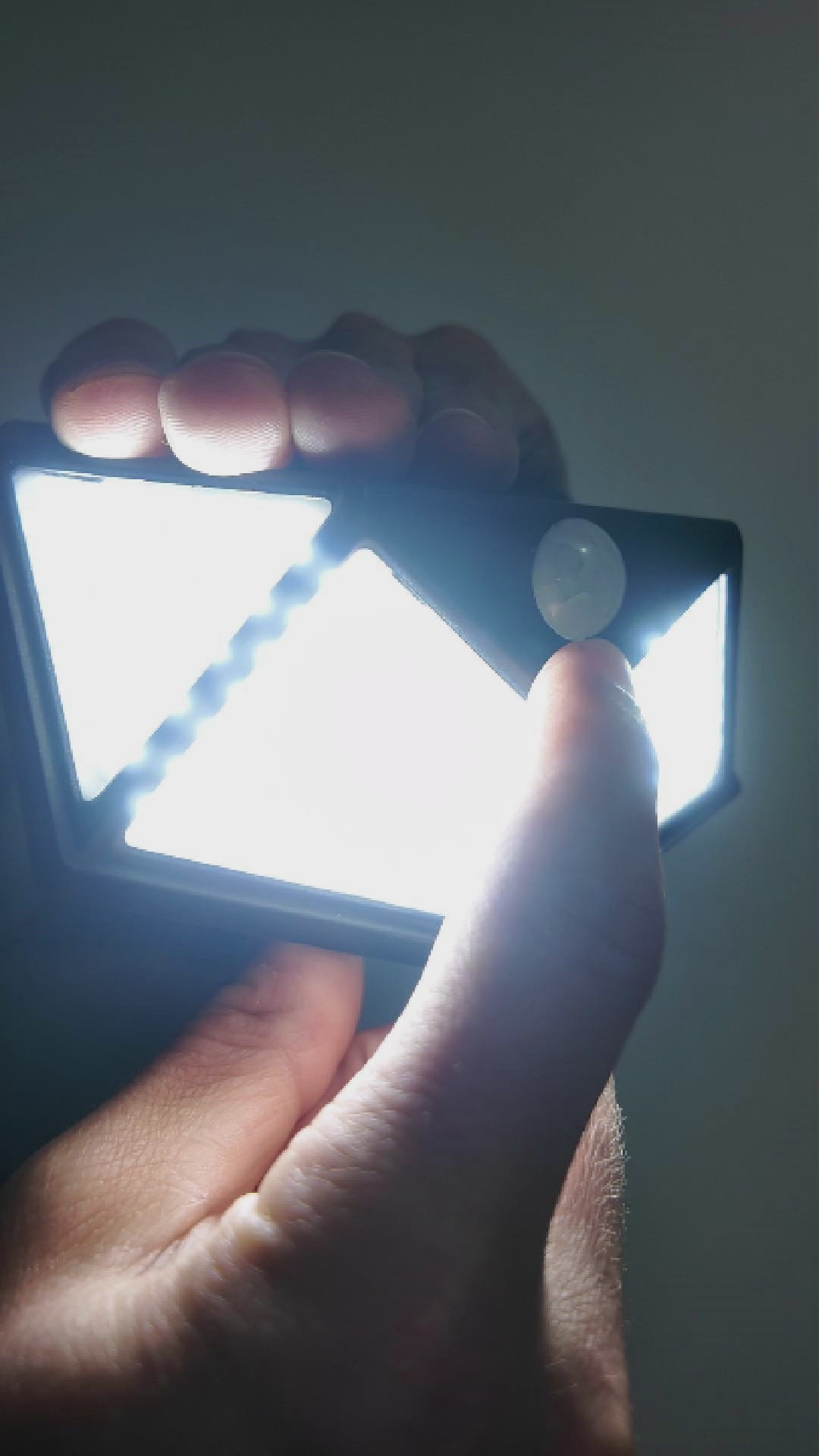 Luz Solar LED con Sensor de Movimiento  100 LEDs, Resistente al Agua 